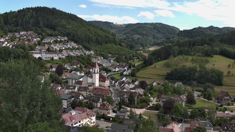 Dieses Bild zeigt eine Webcam-Aufnahme von Ottenhöfen, aufgenommen am Montag, den 06.07.2026 um 16:40 Uhr