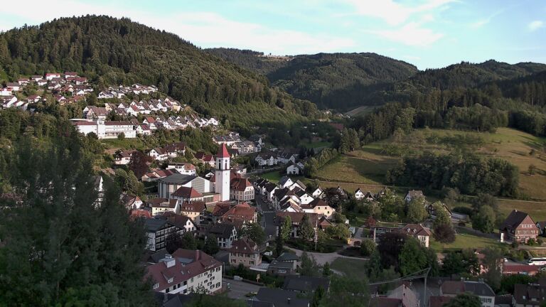 Dieses Bild zeigt eine Webcam-Aufnahme von Ottenhöfen, aufgenommen am Montag, den 06.07.2026 um 20:20 Uhr