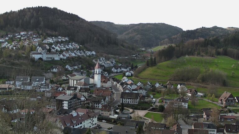 Dieses Bild zeigt eine Webcam-Aufnahme von Ottenhöfen, aufgenommen am Montag, den 06.04.2026 um 08:20 Uhr