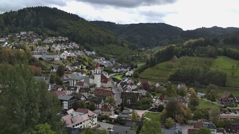 Dieses Bild zeigt eine Webcam-Aufnahme von Ottenhöfen, aufgenommen am Donnerstag, den 22.10.2026 um 14:10 Uhr