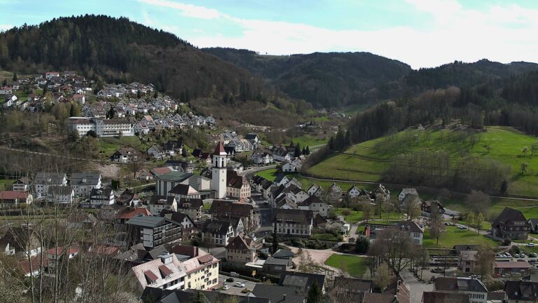 Dieses Bild zeigt eine Webcam-Aufnahme von Ottenhöfen, aufgenommen am Montag, den 06.04.2026 um 15:40 Uhr