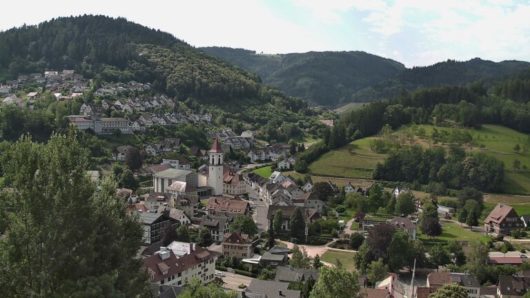 Dieses Bild zeigt eine Webcam-Aufnahme von Ottenhöfen, aufgenommen am Sonntag, den 28.06.2026 um 10:30 Uhr