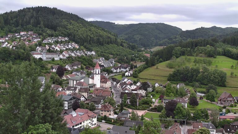 Dieses Bild zeigt eine Webcam-Aufnahme von Ottenhöfen, aufgenommen am Samstag, den 13.06.2026 um 07:30 Uhr