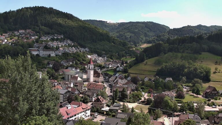 Dieses Bild zeigt eine Webcam-Aufnahme von Ottenhöfen, aufgenommen am Montag, den 06.07.2026 um 15:10 Uhr
