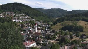 Dieses Bild zeigt eine Webcam-Aufnahme von Ottenhöfen, aufgenommen am Donnerstag, den 16.07.2026 um 17:00 Uhr