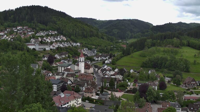Dieses Bild zeigt eine Webcam-Aufnahme von Ottenhöfen, aufgenommen am Dienstag, den 12.05.2026 um 15:40 Uhr