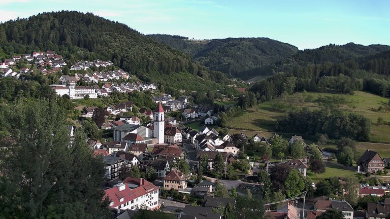 Dieses Bild zeigt eine Webcam-Aufnahme von Ottenhöfen, aufgenommen am Freitag, den 03.07.2026 um 19:30 Uhr