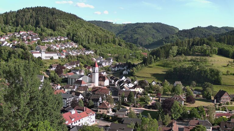 Dieses Bild zeigt eine Webcam-Aufnahme von Ottenhöfen, aufgenommen am Samstag, den 23.05.2026 um 18:40 Uhr