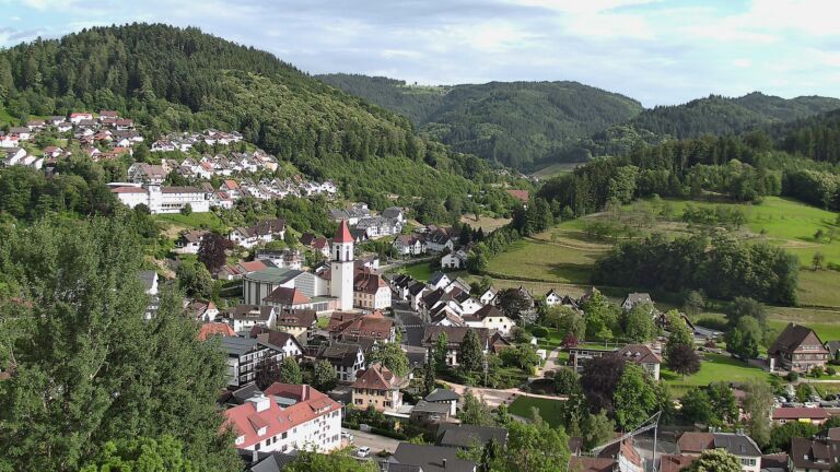 Dieses Bild zeigt eine Webcam-Aufnahme von Ottenhöfen, aufgenommen am Dienstag, den 16.06.2026 um 18:50 Uhr