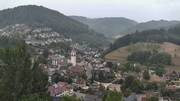 Dieses Bild zeigt eine Webcam-Aufnahme von Ottenhöfen, aufgenommen am Montag, den 17.08.2026 um 09:00 Uhr
