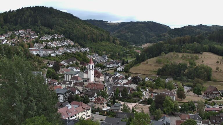 Dieses Bild zeigt eine Webcam-Aufnahme von Ottenhöfen, aufgenommen am Dienstag, den 18.08.2026 um 16:10 Uhr