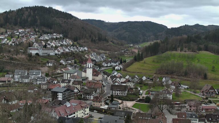 Dieses Bild zeigt eine Webcam-Aufnahme von Ottenhöfen, aufgenommen am Dienstag, den 17.03.2026 um 13:50 Uhr