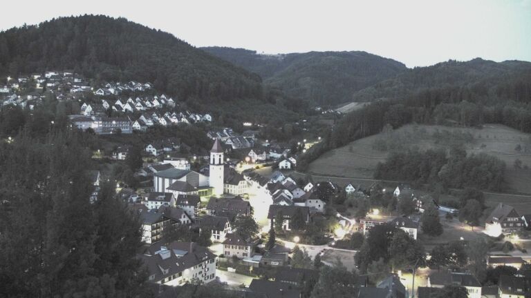 Dieses Bild zeigt eine Webcam-Aufnahme von Ottenhöfen, aufgenommen am Montag, den 10.08.2026 um 05:30 Uhr