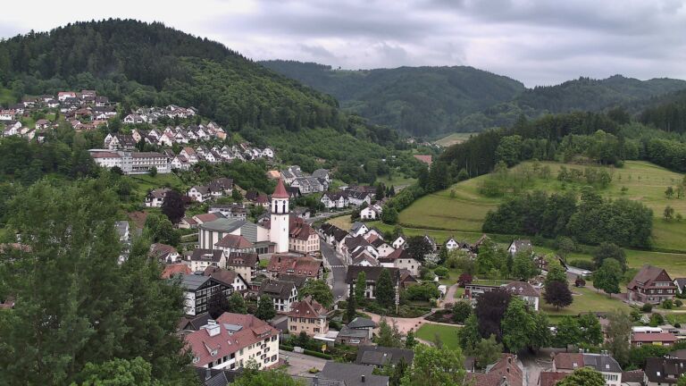 Dieses Bild zeigt eine Webcam-Aufnahme von Ottenhöfen, aufgenommen am Sonntag, den 31.05.2026 um 18:50 Uhr