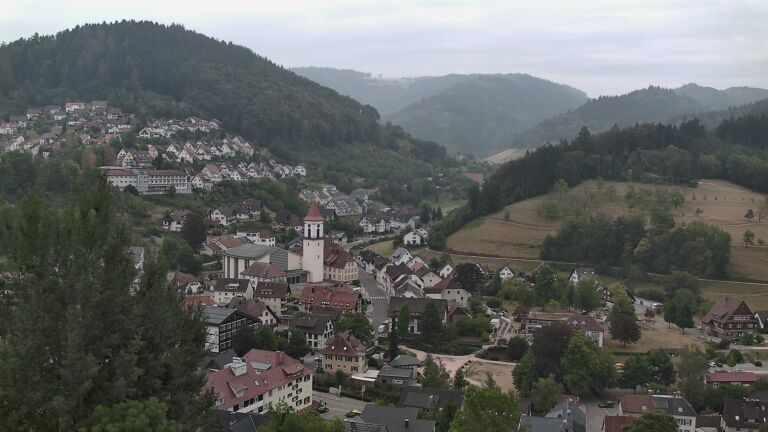 Dieses Bild zeigt eine Webcam-Aufnahme von Ottenhöfen, aufgenommen am Montag, den 17.08.2026 um 10:00 Uhr