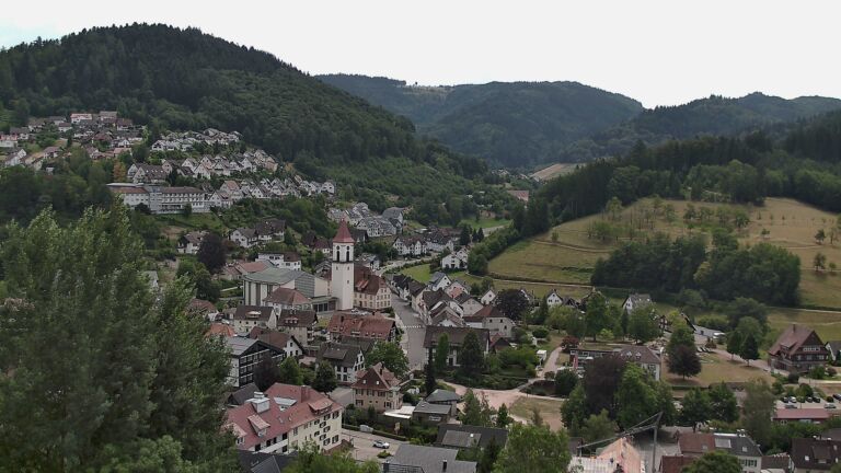 Dieses Bild zeigt eine Webcam-Aufnahme von Ottenhöfen, aufgenommen am Mittwoch, den 15.07.2026 um 13:20 Uhr