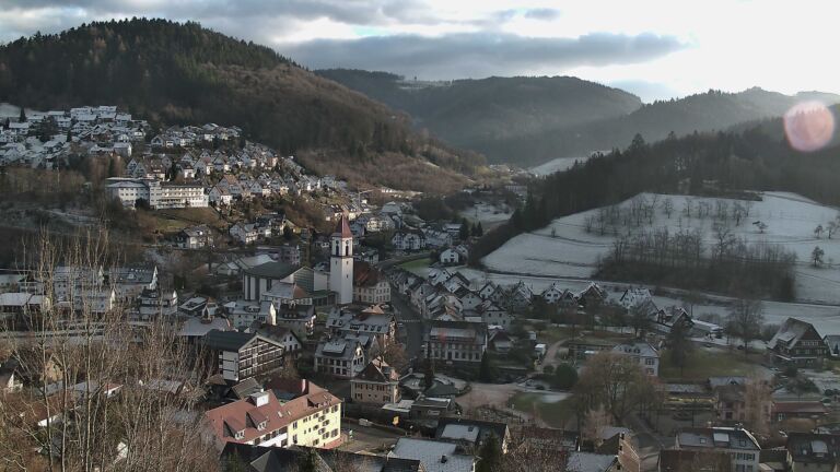 Dieses Bild zeigt eine Webcam-Aufnahme von Ottenhöfen, aufgenommen am Dienstag, den 30.12.2025 um 15:00 Uhr