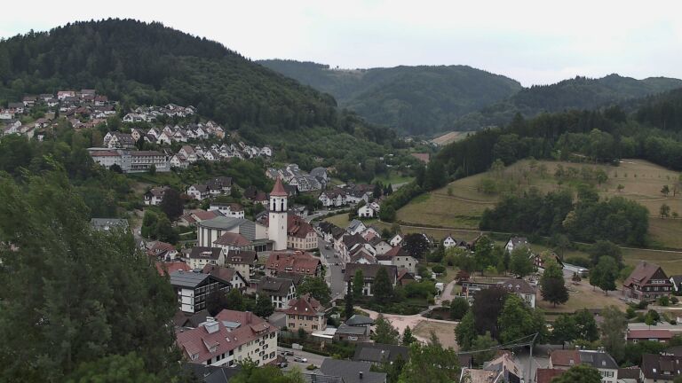 Dieses Bild zeigt eine Webcam-Aufnahme von Ottenhöfen, aufgenommen am Donnerstag, den 30.07.2026 um 17:30 Uhr