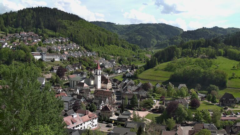 Dieses Bild zeigt eine Webcam-Aufnahme von Ottenhöfen, aufgenommen am Samstag, den 02.05.2026 um 16:00 Uhr
