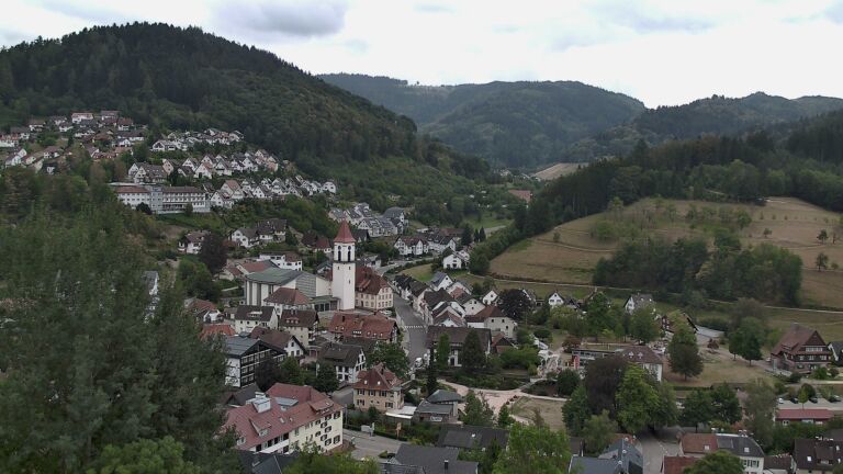 Dieses Bild zeigt eine Webcam-Aufnahme von Ottenhöfen, aufgenommen am Dienstag, den 25.08.2026 um 15:20 Uhr