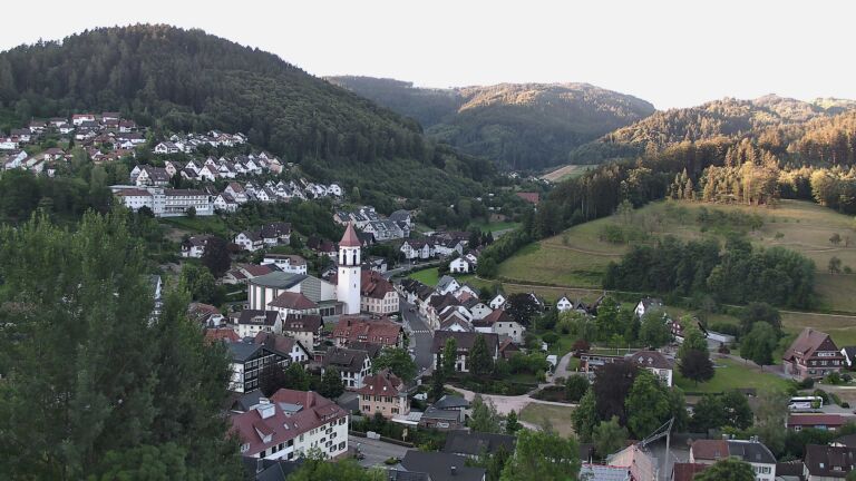Dieses Bild zeigt eine Webcam-Aufnahme von Ottenhöfen, aufgenommen am Freitag, den 10.07.2026 um 06:30 Uhr