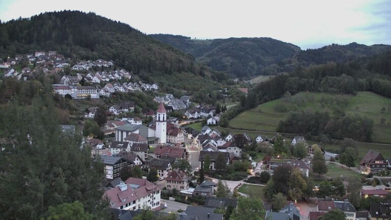 Dieses Bild zeigt eine Webcam-Aufnahme von Ottenhöfen, aufgenommen am Freitag, den 09.10.2026 um 19:00 Uhr
