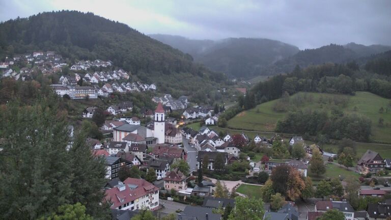 Dieses Bild zeigt eine Webcam-Aufnahme von Ottenhöfen, aufgenommen am Mittwoch, den 21.10.2026 um 18:30 Uhr