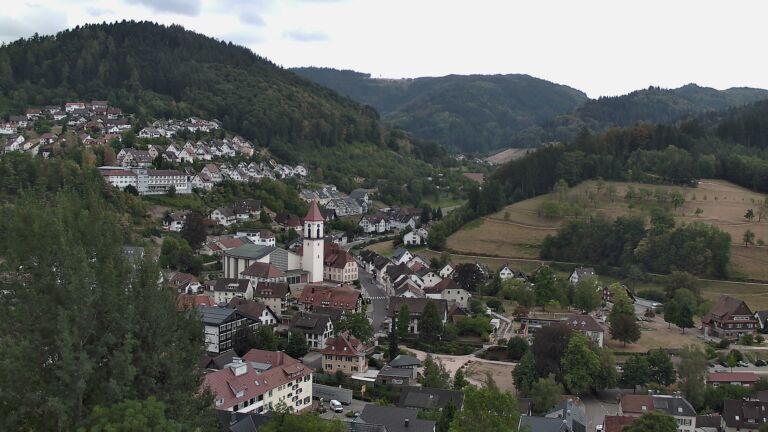 Dieses Bild zeigt eine Webcam-Aufnahme von Ottenhöfen, aufgenommen am Dienstag, den 18.08.2026 um 09:10 Uhr