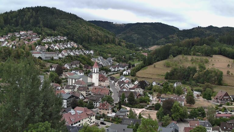 Dieses Bild zeigt eine Webcam-Aufnahme von Ottenhöfen, aufgenommen am Donnerstag, den 20.08.2026 um 11:30 Uhr