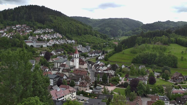 Dieses Bild zeigt eine Webcam-Aufnahme von Ottenhöfen, aufgenommen am Dienstag, den 12.05.2026 um 12:10 Uhr