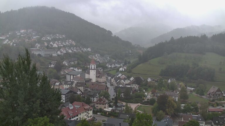 Dieses Bild zeigt eine Webcam-Aufnahme von Ottenhöfen, aufgenommen am Donnerstag, den 08.10.2026 um 17:10 Uhr