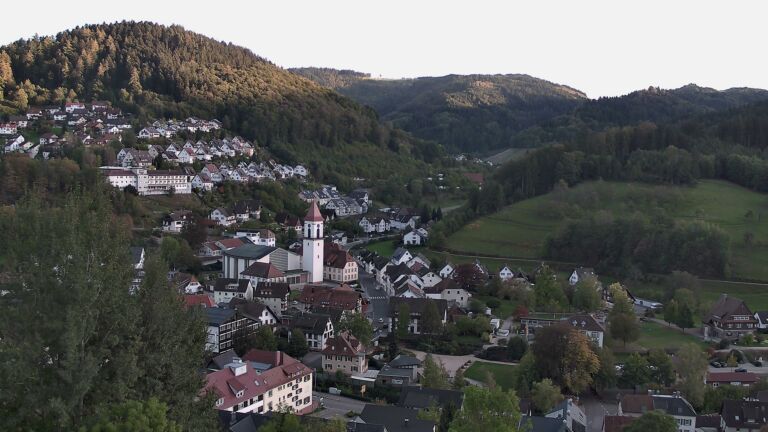 Dieses Bild zeigt eine Webcam-Aufnahme von Ottenhöfen, aufgenommen am Donnerstag, den 15.10.2026 um 18:00 Uhr
