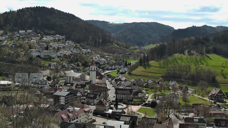 Dieses Bild zeigt eine Webcam-Aufnahme von Ottenhöfen, aufgenommen am Sonntag, den 05.04.2026 um 12:40 Uhr