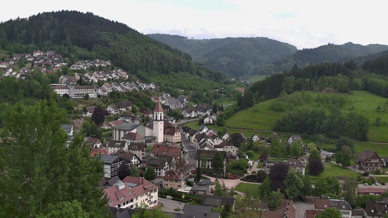 Dieses Bild zeigt eine Webcam-Aufnahme von Ottenhöfen, aufgenommen am Donnerstag, den 07.05.2026 um 18:20 Uhr