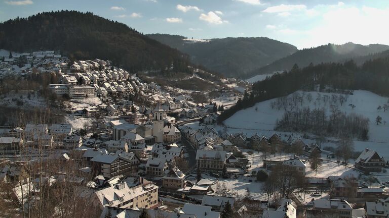 Dieses Bild zeigt eine Webcam-Aufnahme von Ottenhöfen, aufgenommen am Montag, den 05.01.2026 um 14:20 Uhr