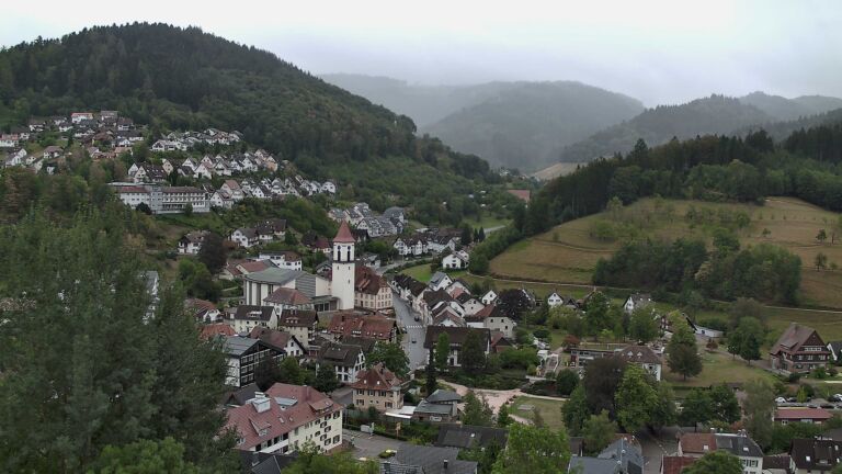 Dieses Bild zeigt eine Webcam-Aufnahme von Ottenhöfen, aufgenommen am Sonntag, den 30.08.2026 um 11:00 Uhr