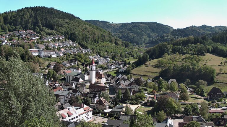 Dieses Bild zeigt eine Webcam-Aufnahme von Ottenhöfen, aufgenommen am Freitag, den 04.09.2026 um 15:50 Uhr