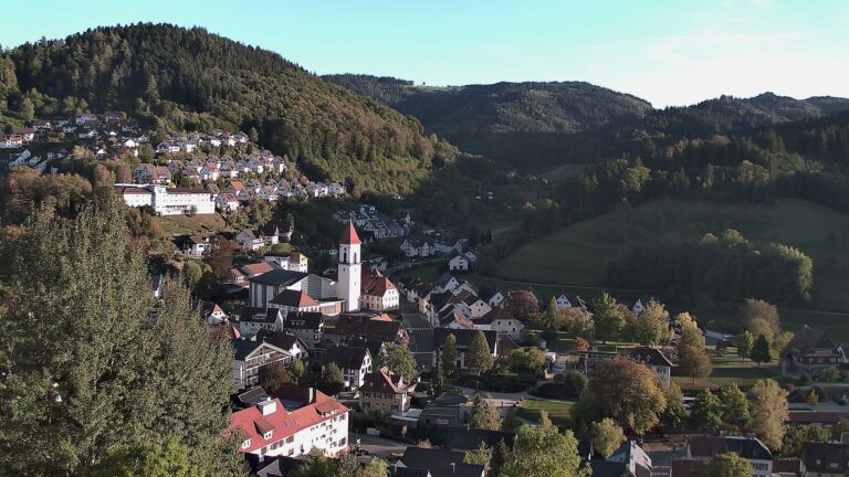 Dieses Bild zeigt eine Webcam-Aufnahme von Ottenhöfen, aufgenommen am Montag, den 12.10.2026 um 17:40 Uhr