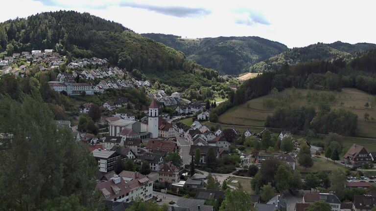 Dieses Bild zeigt eine Webcam-Aufnahme von Ottenhöfen, aufgenommen am Samstag, den 29.08.2026 um 12:00 Uhr