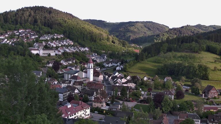 Dieses Bild zeigt eine Webcam-Aufnahme von Ottenhöfen, aufgenommen am Samstag, den 16.05.2026 um 19:30 Uhr