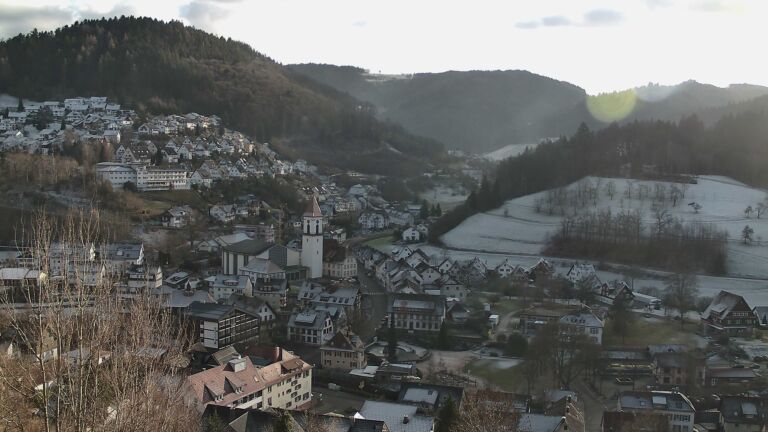 Dieses Bild zeigt eine Webcam-Aufnahme von Ottenhöfen, aufgenommen am Dienstag, den 30.12.2025 um 14:00 Uhr