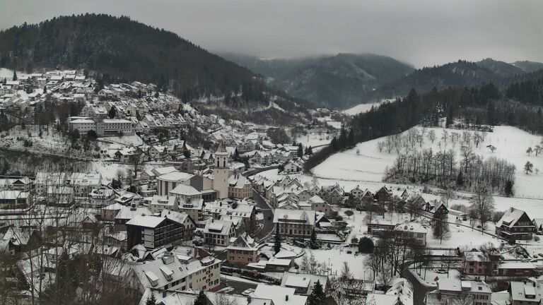 Dieses Bild zeigt eine Webcam-Aufnahme von Ottenhöfen, aufgenommen am Dienstag, den 06.01.2026 um 15:30 Uhr