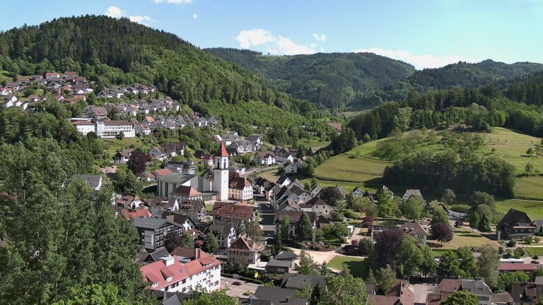 Dieses Bild zeigt eine Webcam-Aufnahme von Ottenhöfen, aufgenommen am Samstag, den 23.05.2026 um 16:50 Uhr