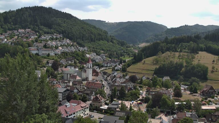 Dieses Bild zeigt eine Webcam-Aufnahme von Ottenhöfen, aufgenommen am Sonntag, den 26.07.2026 um 14:30 Uhr