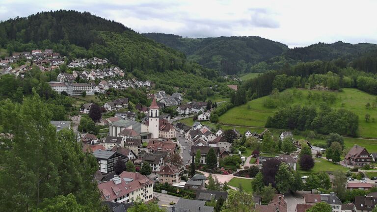 Dieses Bild zeigt eine Webcam-Aufnahme von Ottenhöfen, aufgenommen am Mittwoch, den 13.05.2026 um 12:40 Uhr