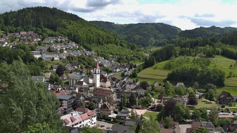 Dieses Bild zeigt eine Webcam-Aufnahme von Ottenhöfen, aufgenommen am Donnerstag, den 21.05.2026 um 15:30 Uhr