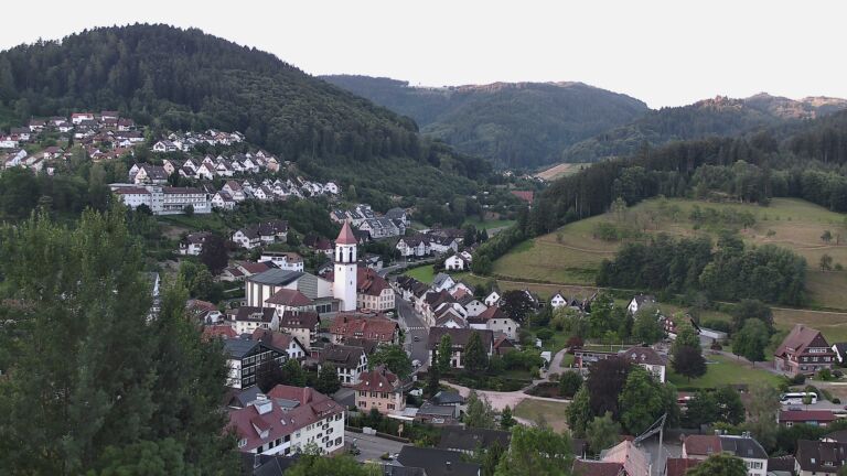 Dieses Bild zeigt eine Webcam-Aufnahme von Ottenhöfen, aufgenommen am Donnerstag, den 09.07.2026 um 06:10 Uhr