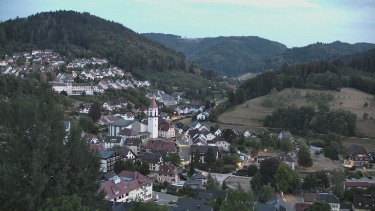 Dieses Bild zeigt eine Webcam-Aufnahme von Ottenhöfen, aufgenommen am Sonntag, den 16.08.2026 um 21:00 Uhr