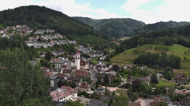 Dieses Bild zeigt eine Webcam-Aufnahme von Ottenhöfen, aufgenommen am Montag, den 29.06.2026 um 15:50 Uhr