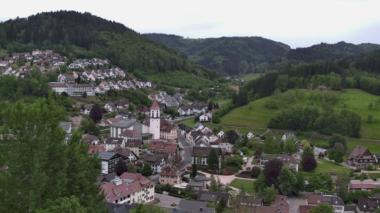 Dieses Bild zeigt eine Webcam-Aufnahme von Ottenhöfen, aufgenommen am Montag, den 04.05.2026 um 20:00 Uhr